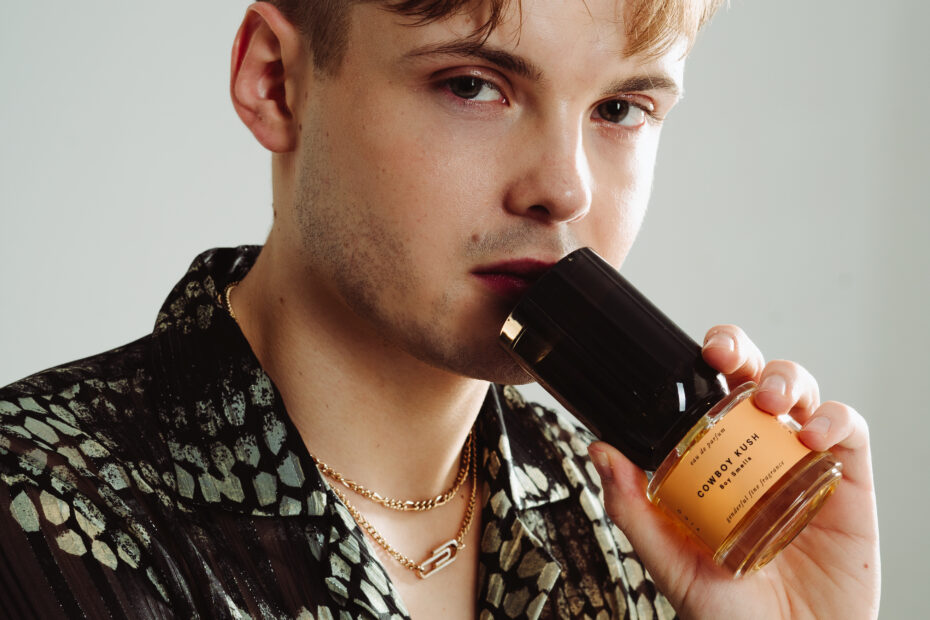 boy smells cowboy kush